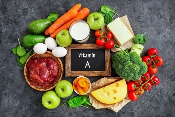 Nên bổ sung món ăn tăng sức đề kháng giàu vitamin A như cà chua, cà rốt, súp lơ xanh
